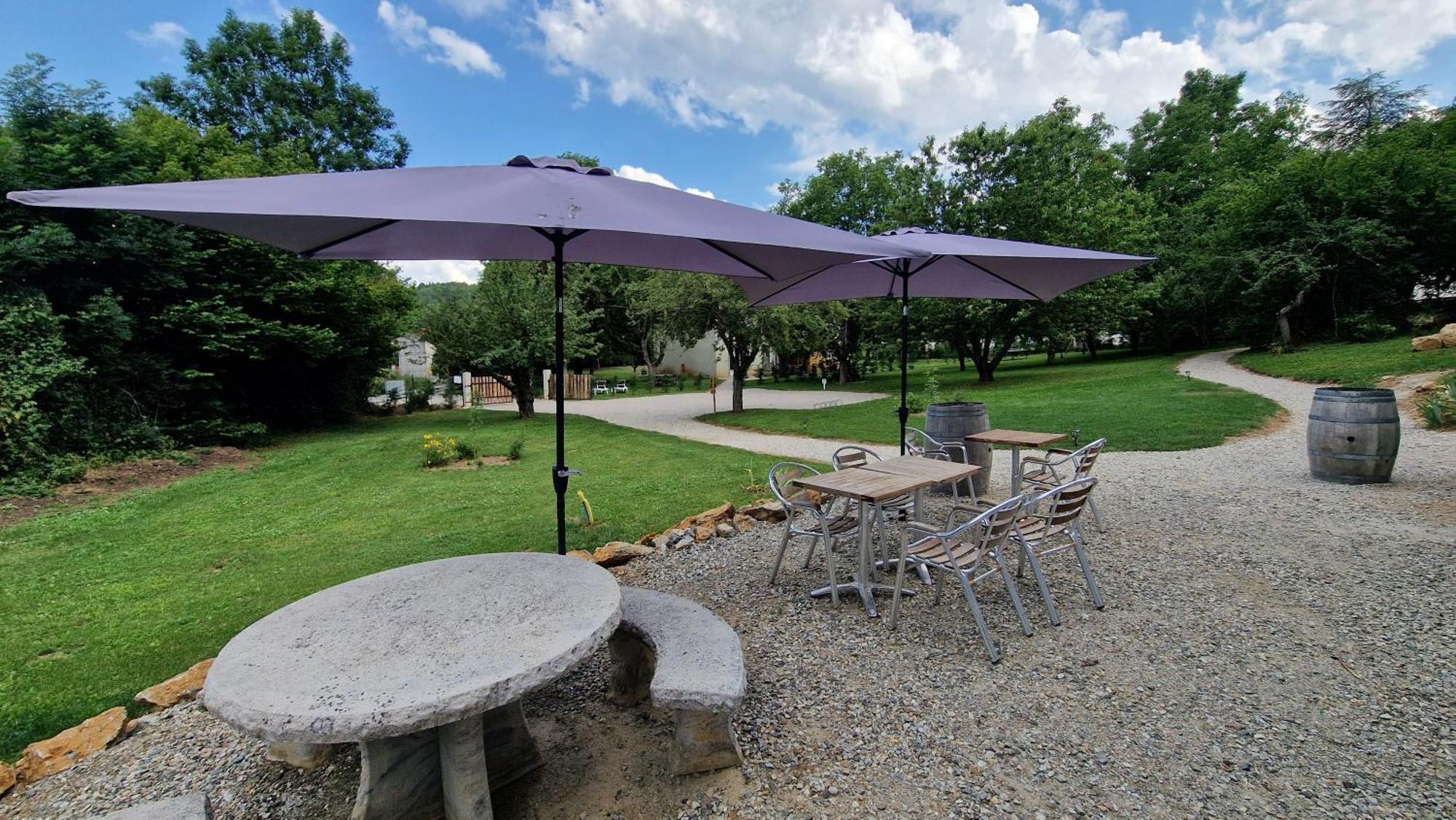 Lodge Tente Les Pommiers Glamping O Rendez-Vous En Demi-Pension Roquefeuil エクステリア 写真