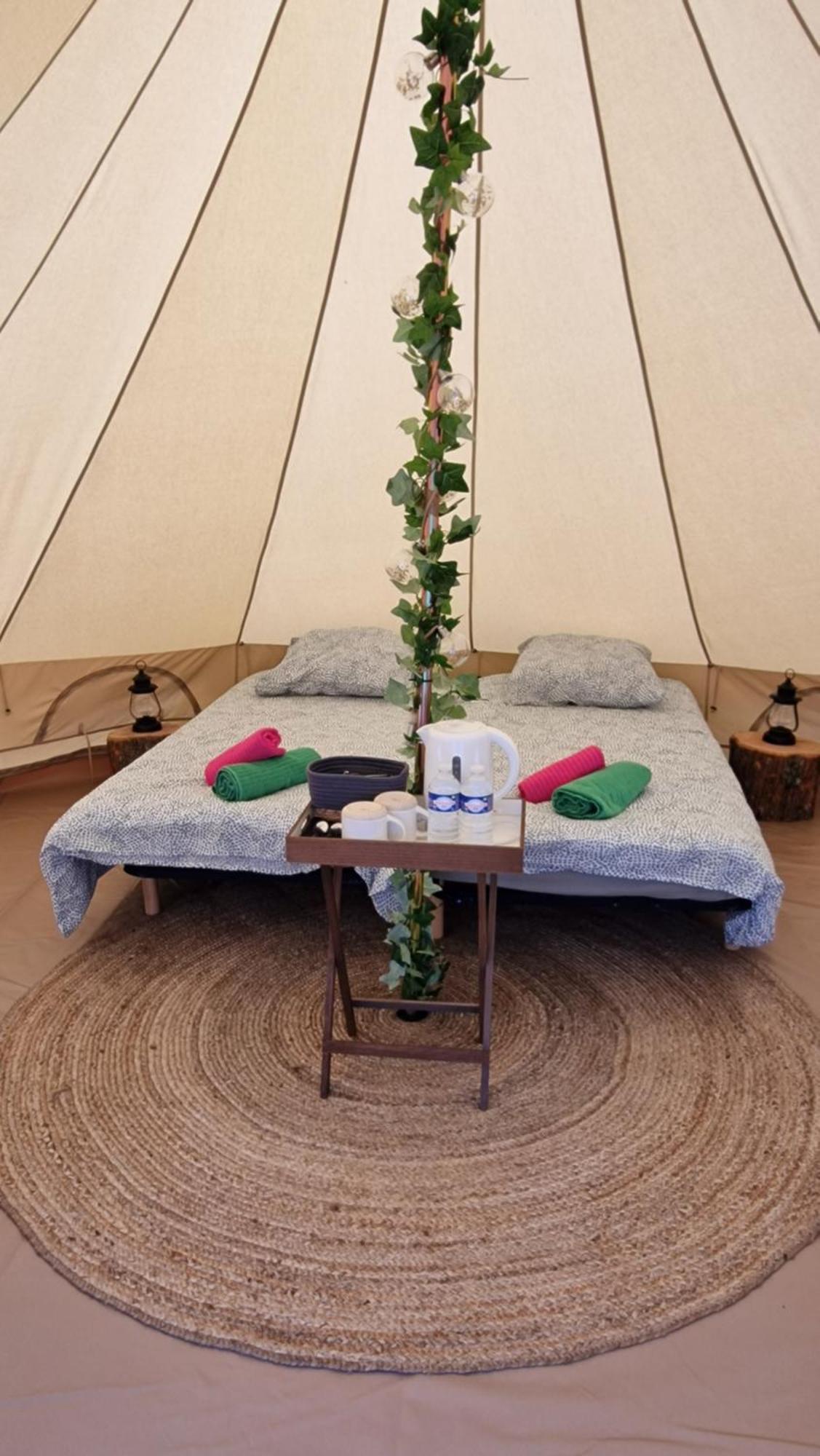 Lodge Tente Les Pommiers Glamping O Rendez-Vous En Demi-Pension Roquefeuil エクステリア 写真